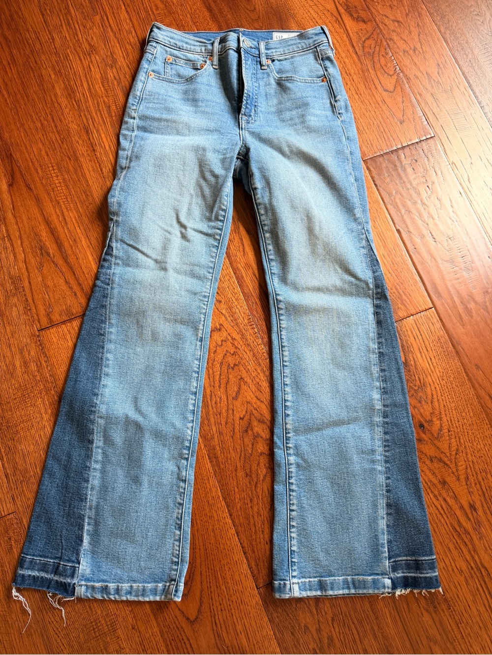 GAP ’70s Flare High Rise Jeans Size 27 / 4P Petite Excellent Condition